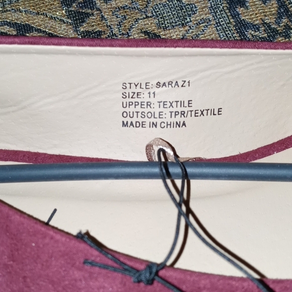 New Twisted women's Faux suede burgundy size 11 - Picture 4 of 4